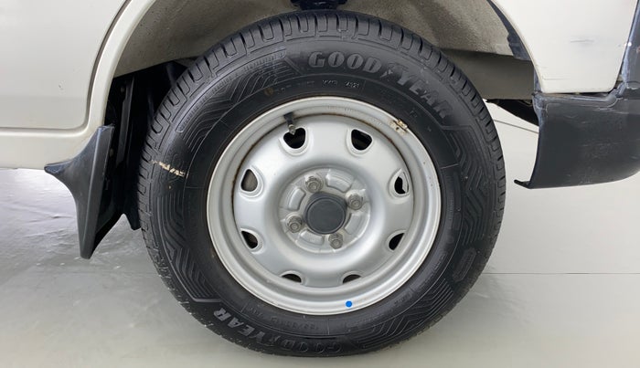 2016 Maruti Eeco 5 STR CNG WITH HTR, CNG, Manual, 54,456 km, Right Front Wheel