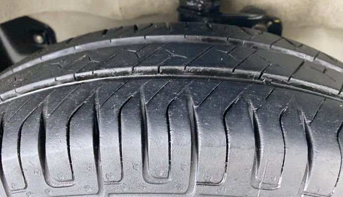 2016 Maruti Eeco 5 STR CNG WITH HTR, CNG, Manual, 54,456 km, Right Front Tyre Tread