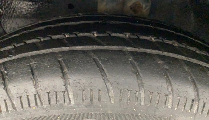 2014 Maruti Celerio VXI AMT, Petrol, Automatic, 71,320 km, Left Front Tyre Tread