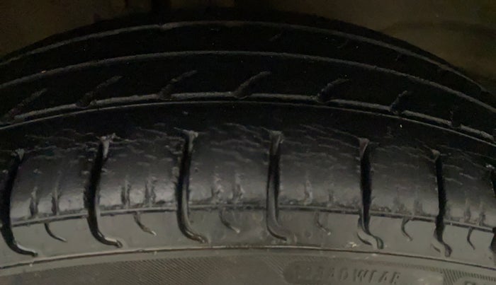 2015 Maruti Wagon R 1.0 LXI CNG, CNG, Manual, 70,628 km, Right Front Tyre Tread