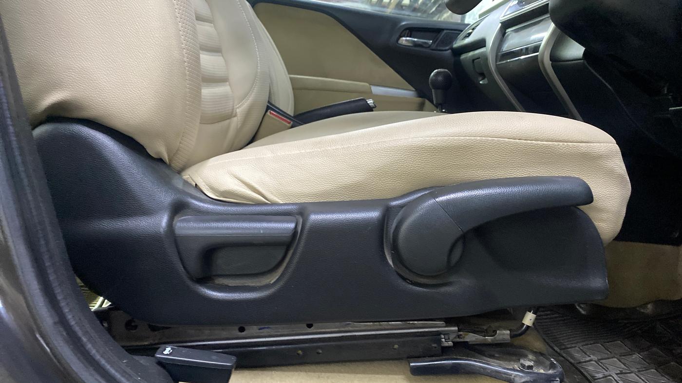 2017 Honda City 1.5L I-VTEC V MT, Petrol, Manual, 34,486 km, Driver Side Adjustment Panel