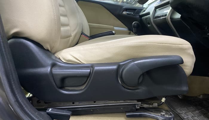 2017 Honda City 1.5L I-VTEC V MT, Petrol, Manual, 34,486 km, Driver Side Adjustment Panel