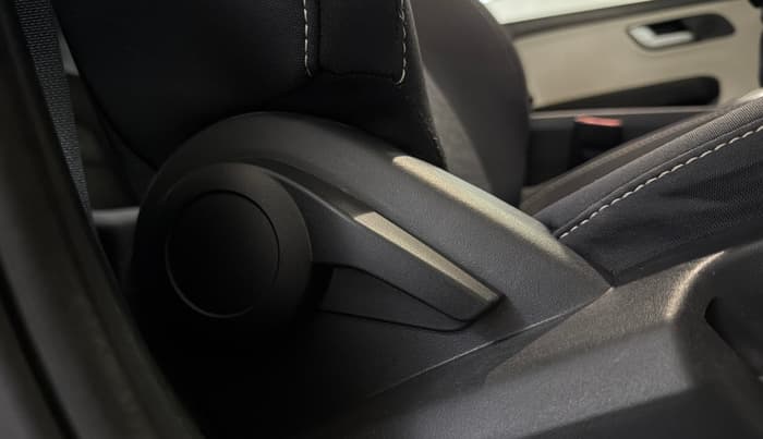 2024 Tata ALTROZ XZ Plus (S) LUX Diese, Diesel, Manual, 59,129 km, Driver Side Adjustment Panel