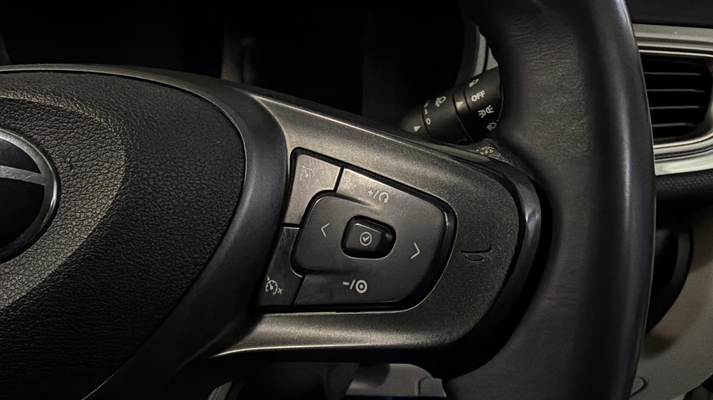 2024 Tata ALTROZ XZ Plus (S) LUX Diese, Diesel, Manual, 59,295 km, Adaptive Cruise Control
