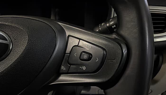2024 Tata ALTROZ XZ Plus (S) LUX Diese, Diesel, Manual, 59,129 km, Adaptive Cruise Control