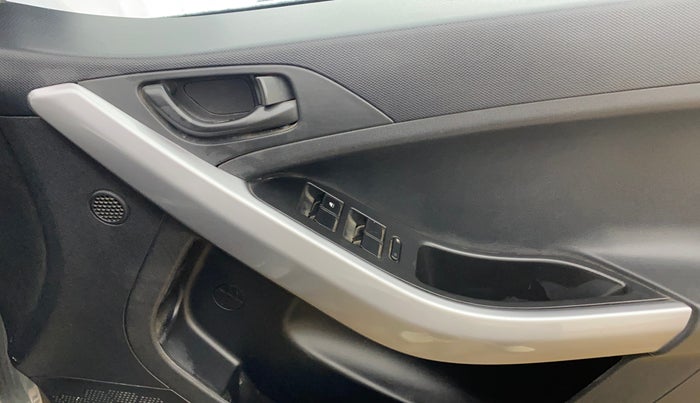 2022 Tata NEXON XMA PLUS SUNROOF PETROL, Petrol, Automatic, 47,565 km, Driver Side Door Panels Control