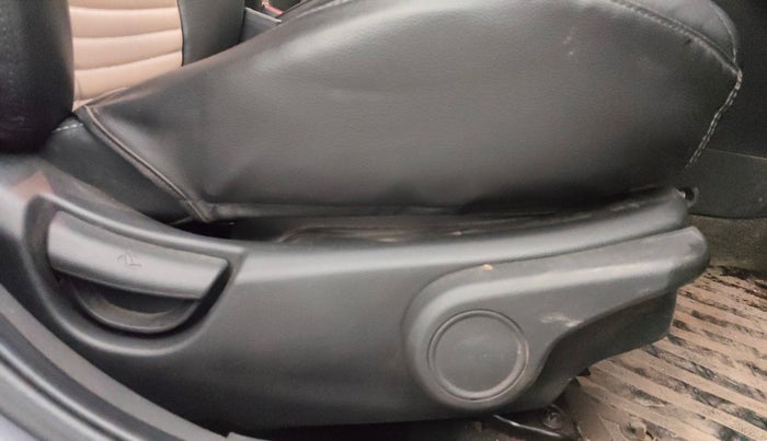 2017 Hyundai Grand i10 ASTA 1.2 KAPPA VTVT, Petrol, Manual, 36,789 km, Driver Side Adjustment Panel