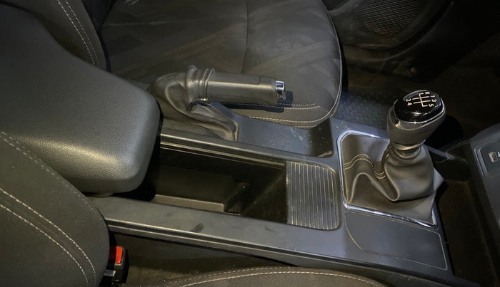 2021 Renault Kiger RXT MT, Petrol, Manual, 35,144 km, Gear Lever