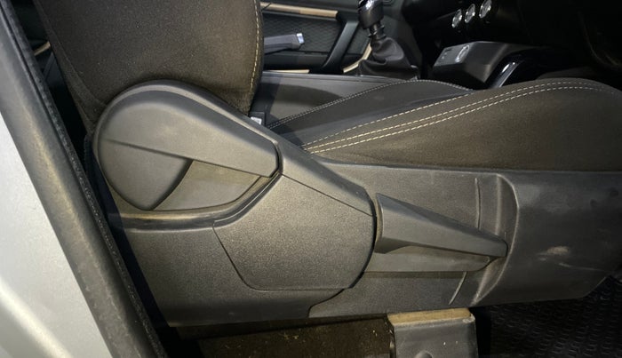 2021 Renault Kiger RXT MT, Petrol, Manual, 35,144 km, Driver Side Adjustment Panel