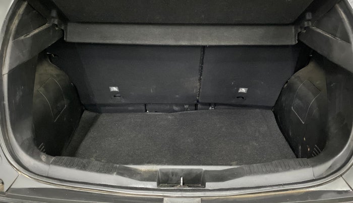 2021 Renault Kiger RXT MT, Petrol, Manual, 35,144 km, Boot Inside