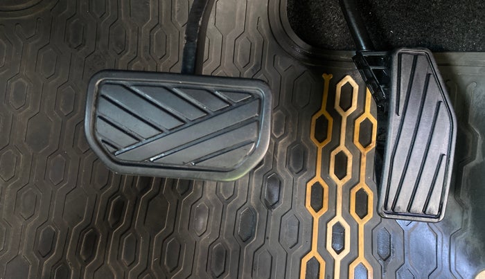 2016 Maruti Baleno ZETA CVT PETROL 1.2, Petrol, Automatic, 23,545 km, Pedals