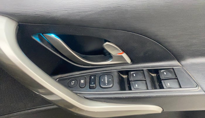 2020 Mahindra XUV500 W9, Diesel, Manual, 95,540 km, Driver Side Door Panels Control