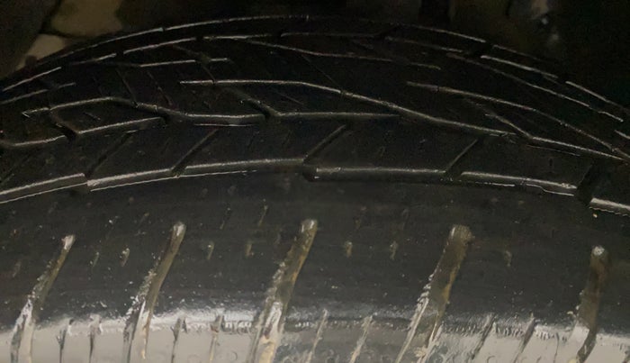 2020 Mahindra XUV500 W9, Diesel, Manual, 95,540 km, Left Front Tyre Tread