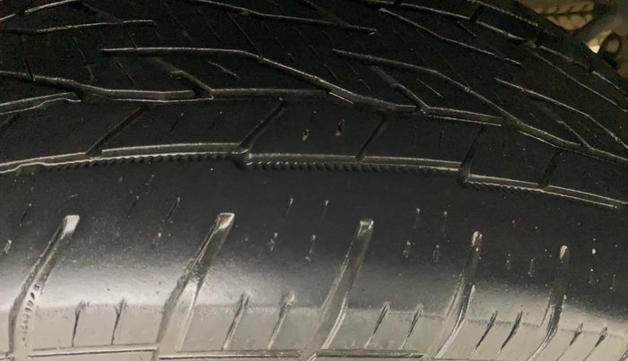 2020 Mahindra XUV500 W9, Diesel, Manual, 95,540 km, Left Rear Tyre Tread