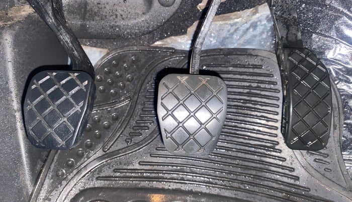 2015 Volkswagen Polo COMFORTLINE 1.2L, Petrol, Manual, 97,230 km, Pedals