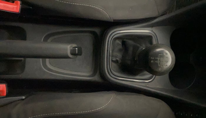 2015 Volkswagen Polo COMFORTLINE 1.2L, Petrol, Manual, 97,230 km, Gear Lever