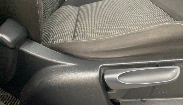 2015 Volkswagen Polo COMFORTLINE 1.2L, Petrol, Manual, 97,230 km, Driver Side Adjustment Panel