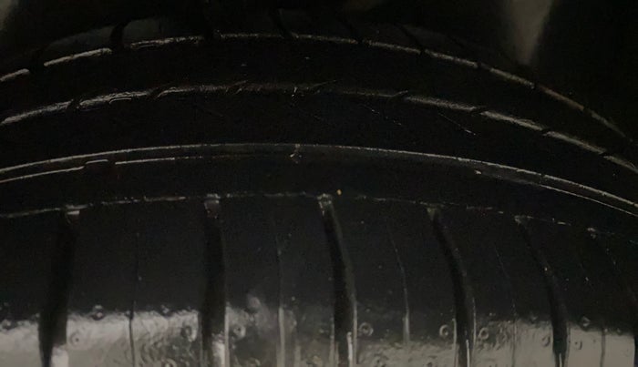 2015 Volkswagen Polo COMFORTLINE 1.2L, Petrol, Manual, 97,230 km, Left Rear Tyre Tread