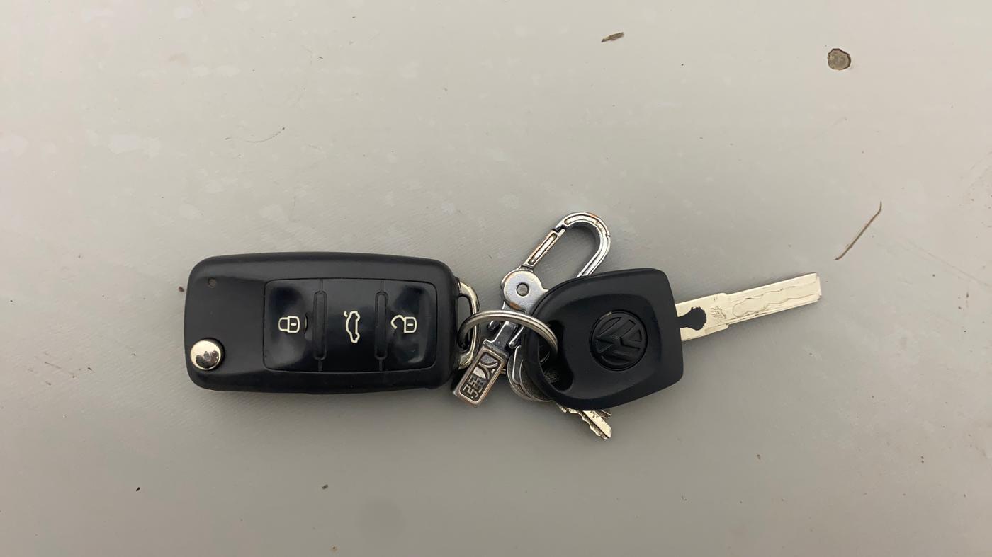 2015 Volkswagen Polo COMFORTLINE 1.2L, Petrol, Manual, 97,230 km, Key Close Up