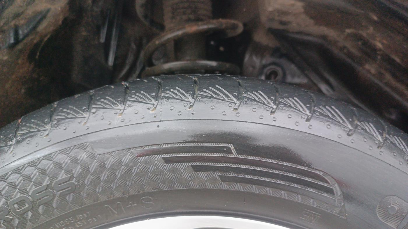 2023 Maruti Grand Vitara ALPHA PLUS HYBRID ECVT, Hybrid, Automatic, 1,07,462 km, Right Front Tyre Tread
