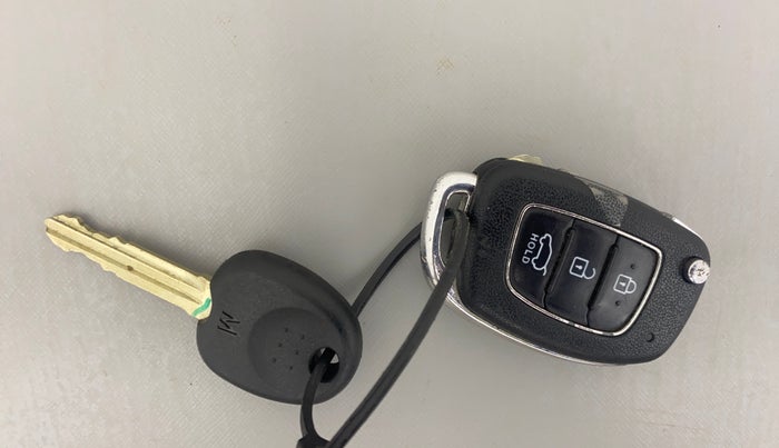 2016 Hyundai Elite i20 SPORTZ 1.2, Petrol, Manual, 43,952 km, Key Close Up