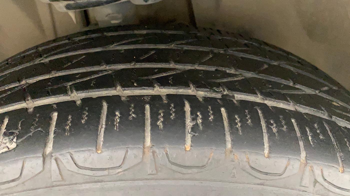 2017 Jeep Compass LIMITED (O) 1.4 PETROL AT, Petrol, Automatic, 59,268 km, Right Front Tyre Tread