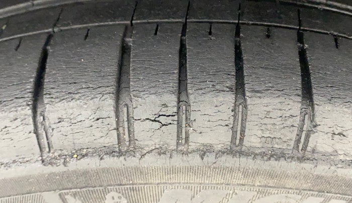 2016 Maruti Alto K10 VXI AMT, Petrol, Automatic, 35,561 km, Right Rear Tyre Tread