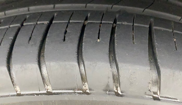 2016 Maruti Alto K10 VXI AMT, Petrol, Automatic, 35,561 km, Left Front Tyre Tread