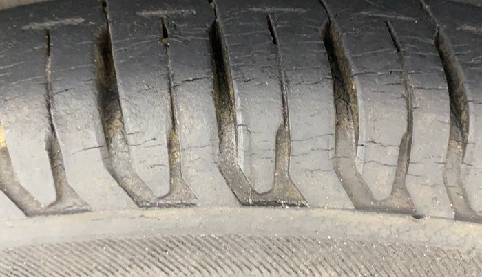 2016 Maruti Alto K10 VXI AMT, Petrol, Automatic, 35,561 km, Left Rear Tyre Tread