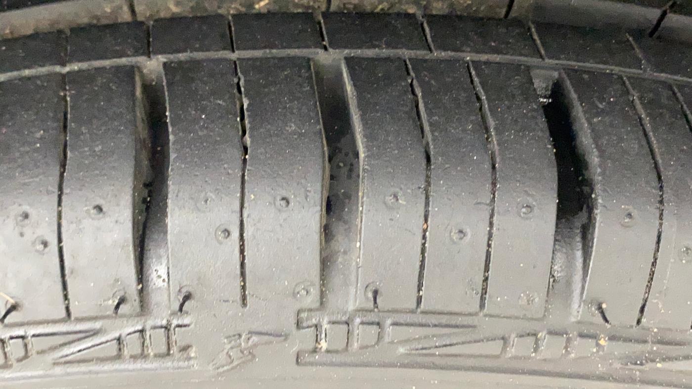 2016 Maruti Alto K10 VXI AMT, Petrol, Automatic, 35,519 km, Right Front Tyre Tread