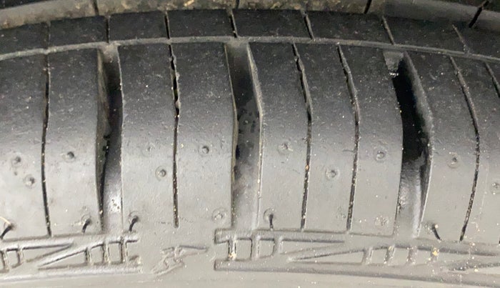 2016 Maruti Alto K10 VXI AMT, Petrol, Automatic, 35,561 km, Right Front Tyre Tread