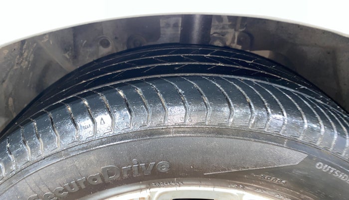 2016 Ford Ecosport TITANIUM 1.5L PETROL, Petrol, Manual, 76,180 km, Left Front Tyre Tread