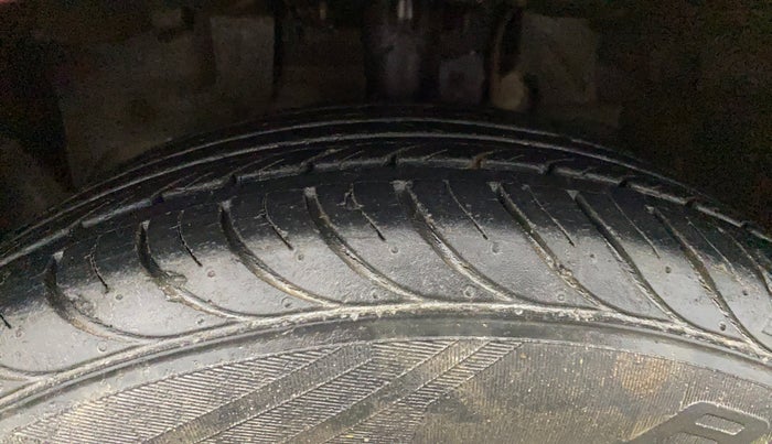 2017 Ford Figo Aspire TITANIUM 1.2 PETROL, Petrol, Manual, 38,729 km, Left Front Tyre Tread