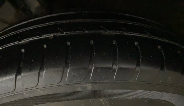 2020 Maruti Swift VXI, Petrol, Manual, 65,692 km, Left Front Tyre Tread