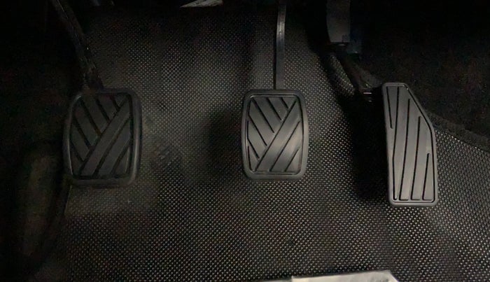 2020 Maruti Swift VXI, Petrol, Manual, 65,692 km, Pedals