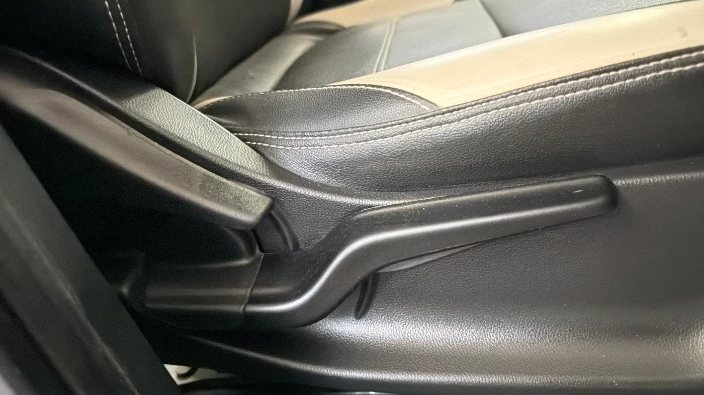 2022 Honda Amaze 1.2L I-VTEC S, Petrol, Manual, 35,563 km, Driver Side Adjustment Panel
