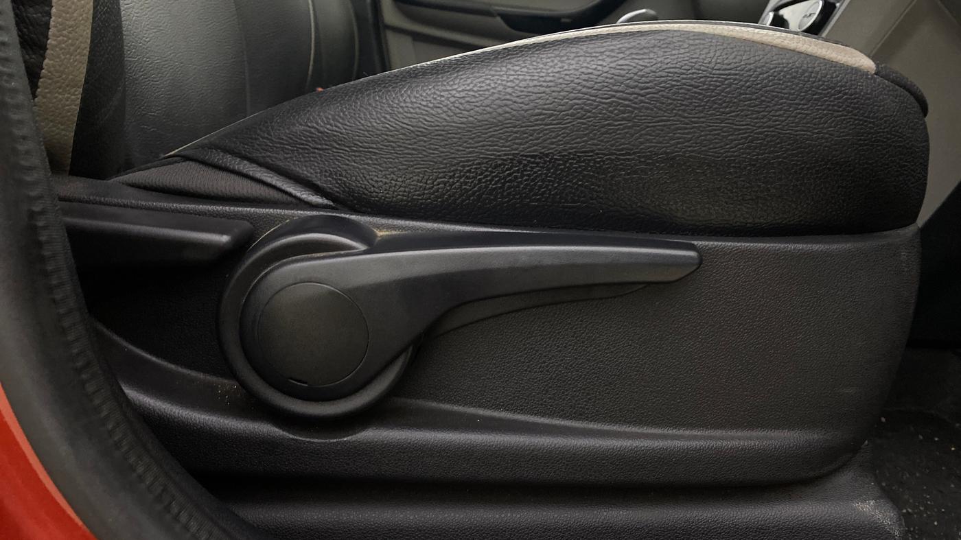 2019 Tata Tiago XZ PLUS PETROL, Petrol, Manual, 28,237 km, Driver Side Adjustment Panel