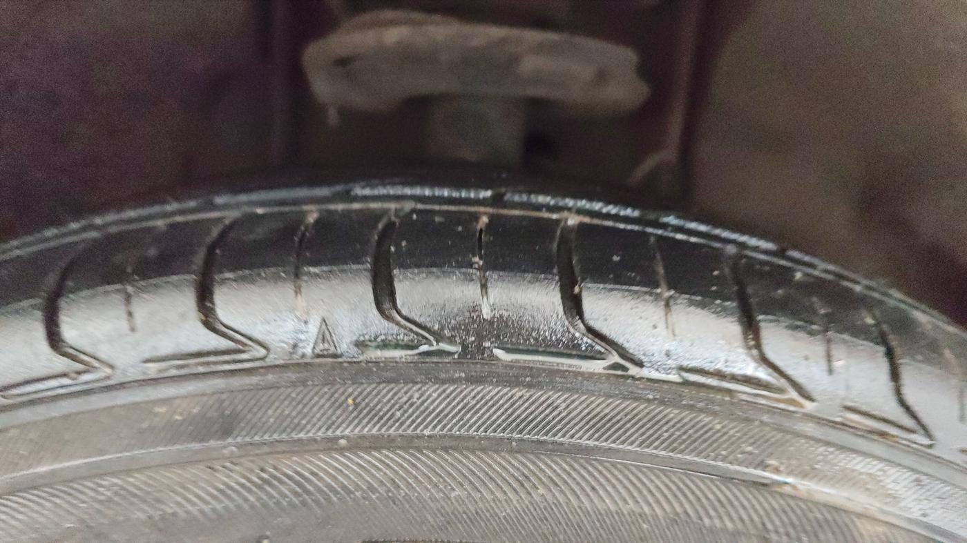 2017 Tata Tiago XZ PETROL, Petrol, Manual, 91,394 km, Right Front Tyre Tread