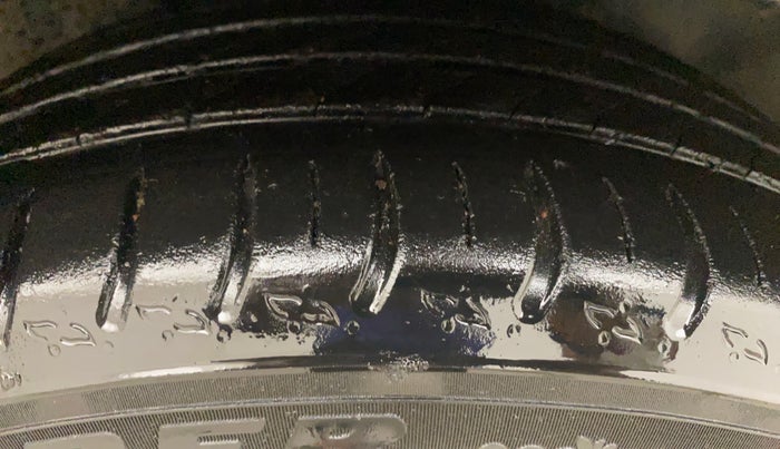 2021 Skoda KUSHAQ STYLE 1.5L TSI DSG, Petrol, Automatic, 61,976 km, Right Front Tyre Tread