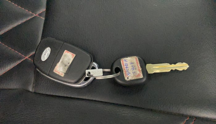 2019 Hyundai VENUE S 1.0 TURBO DCT, Petrol, Automatic, 56,623 km, Key Close Up