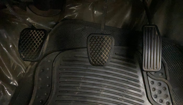 2014 Honda Brio S MT, Petrol, Manual, 13,264 km, Pedals