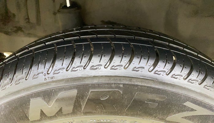 2014 Honda Brio S MT, Petrol, Manual, 13,264 km, Right Rear Tyre Tread