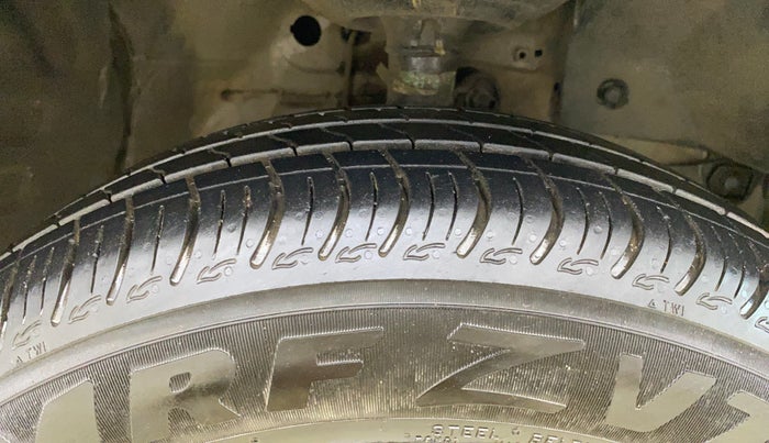 2014 Honda Brio S MT, Petrol, Manual, 13,264 km, Right Front Tyre Tread