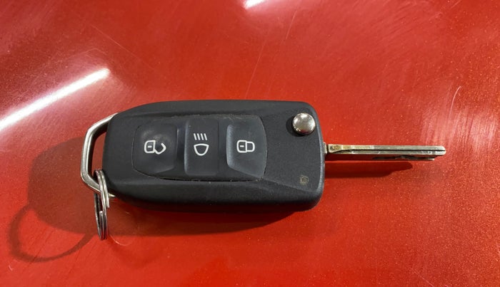 2022 Tata NEXON XM PETROL, Petrol, Manual, 40,351 km, Key Close Up