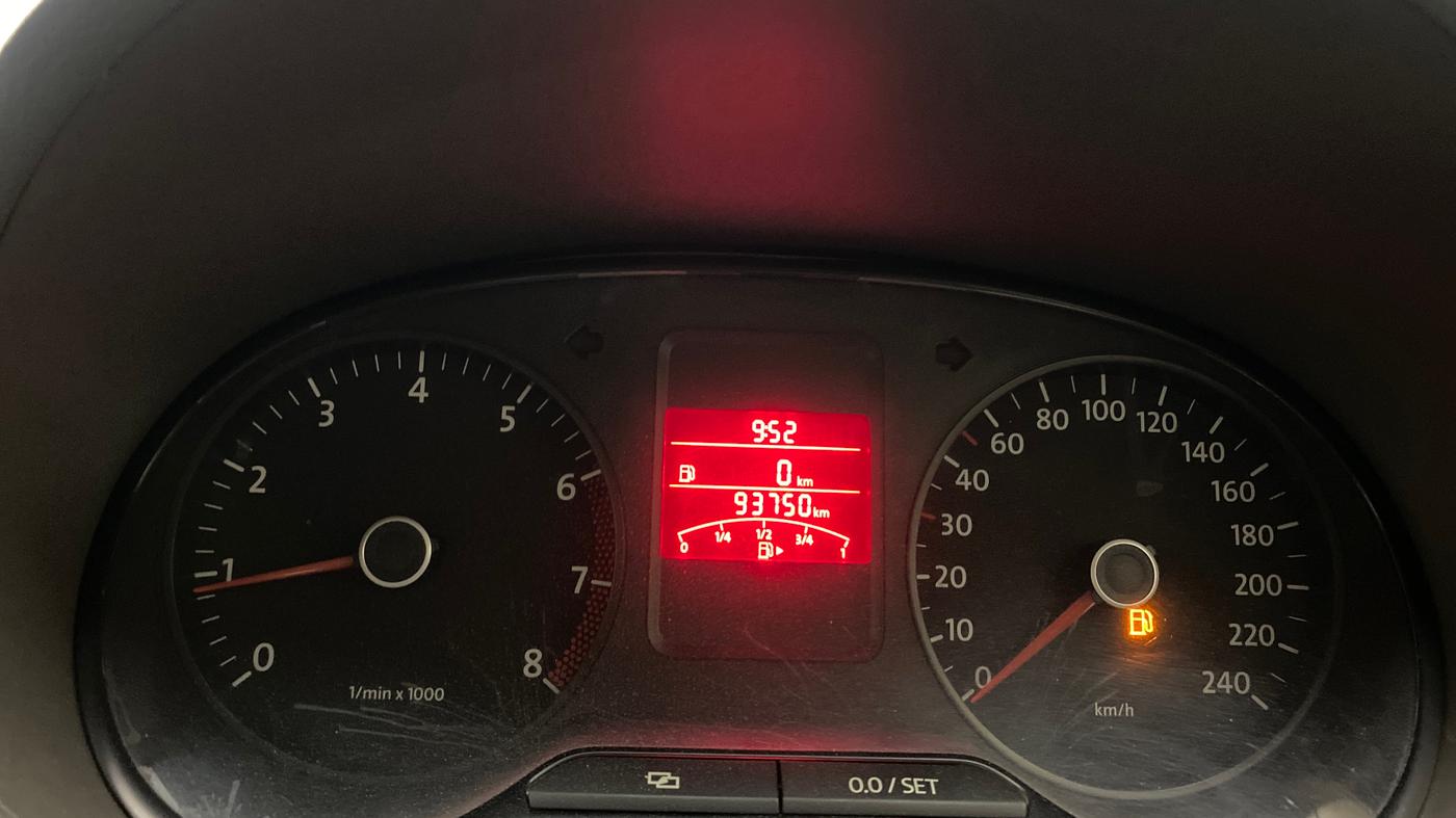 2014 Volkswagen Vento COMFORTLINE 1.6, Petrol, Manual, 93,711 km, Odometer Image