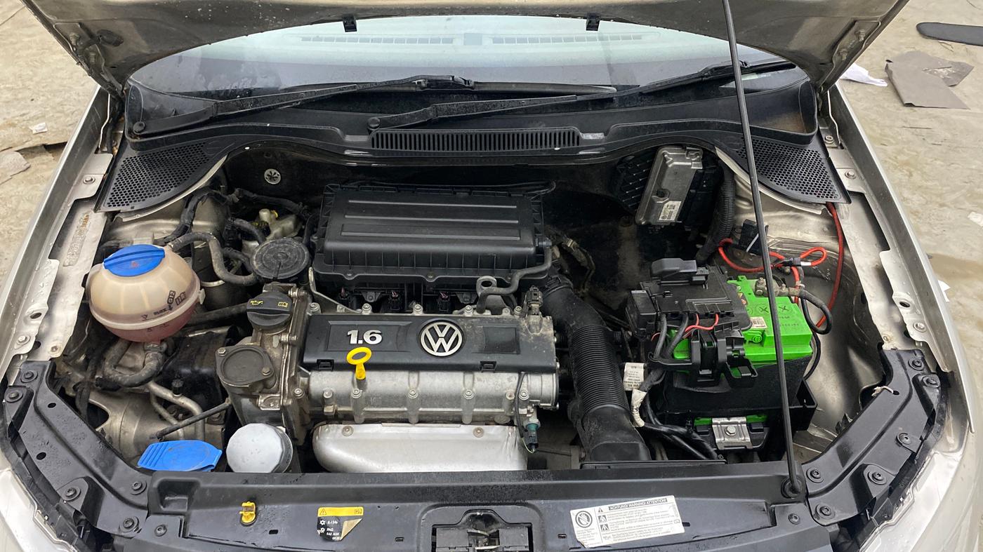 2014 Volkswagen Vento COMFORTLINE 1.6, Petrol, Manual, 93,711 km, Engine View