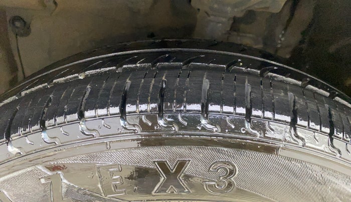 2017 Maruti Celerio VXI, CNG, Manual, 63,566 km, Left Front Tyre Tread