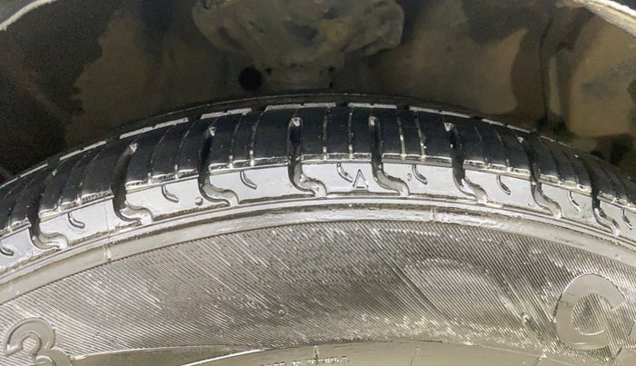 2017 Maruti Celerio VXI, CNG, Manual, 63,566 km, Right Front Tyre Tread
