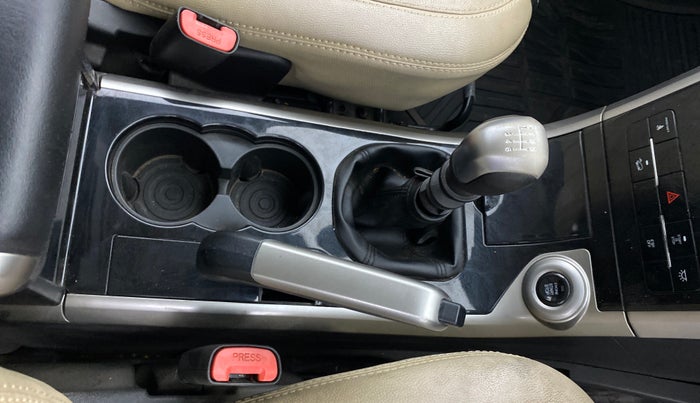2019 Mahindra XUV500 W9, Diesel, Manual, 1,04,375 km, Gear Lever