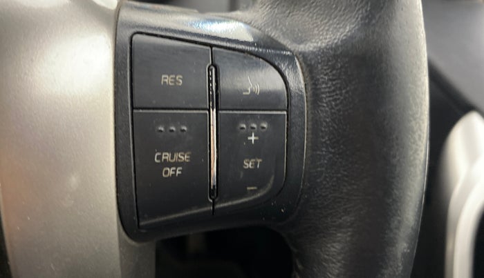 2019 Mahindra XUV500 W9, Diesel, Manual, 1,04,375 km, Adaptive Cruise Control